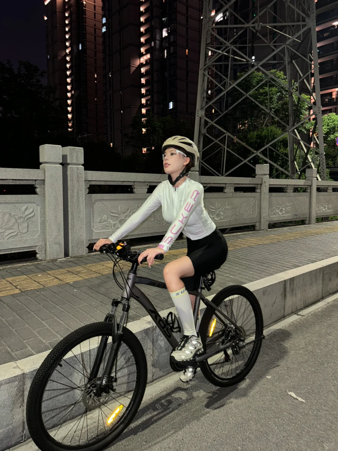用热爱的东西填满无趣的生活