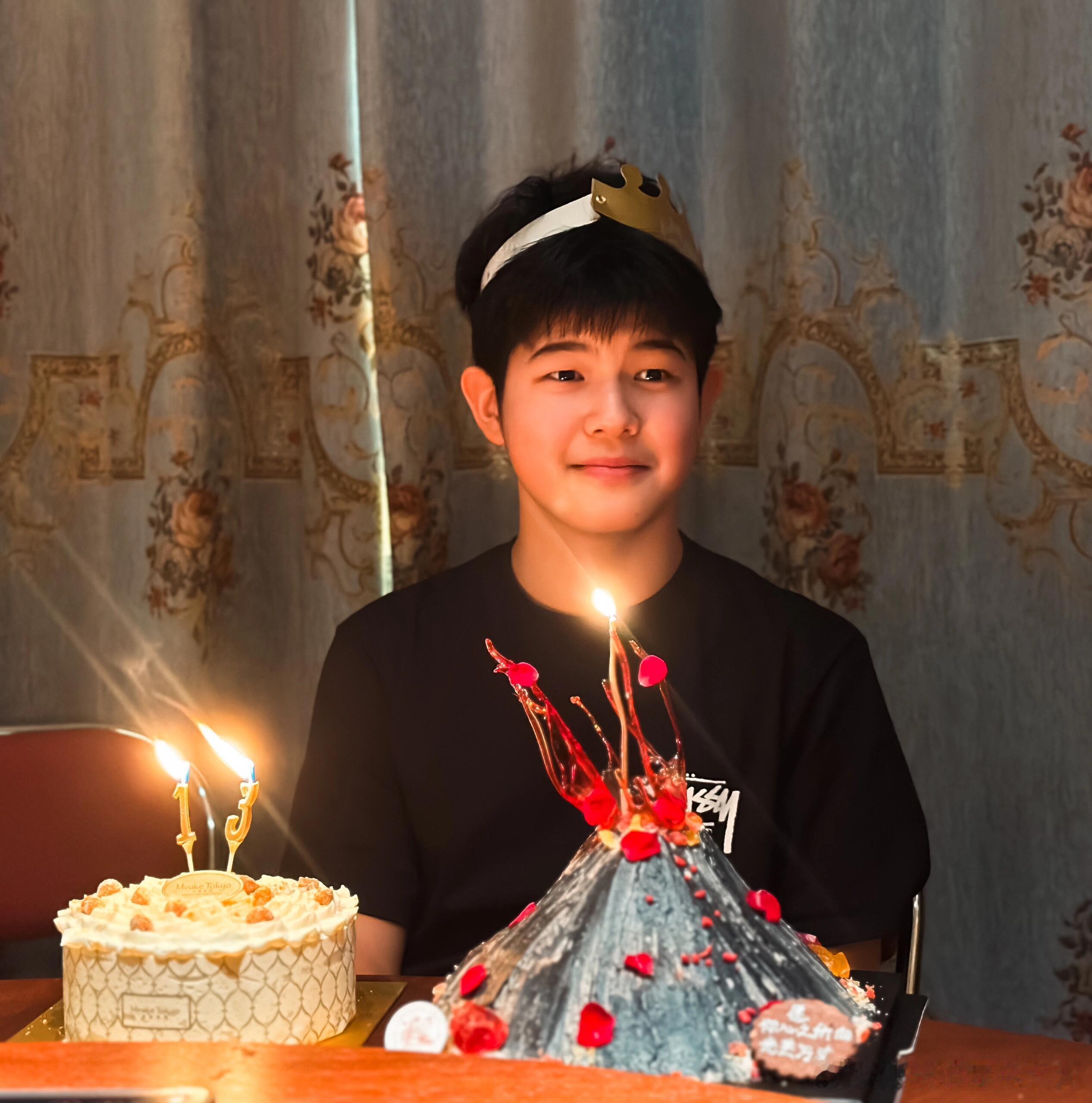 #沙溢胡可为安吉庆生##沙溢胡可为13岁安吉庆生# 沙溢胡可为安吉庆生，13岁安