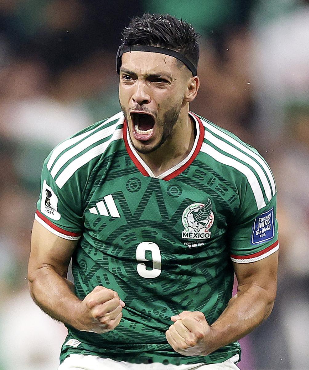 7月1日讯 北京时间今天中午结束的一场世界杯1/16决赛中，墨西哥队2-0战胜厄