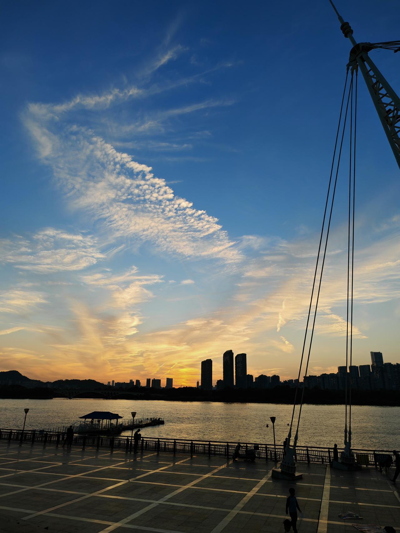 你不懂长沙的浪漫
10.6风帆广场 晚霞
长沙晚霞 长沙 风帆广场
