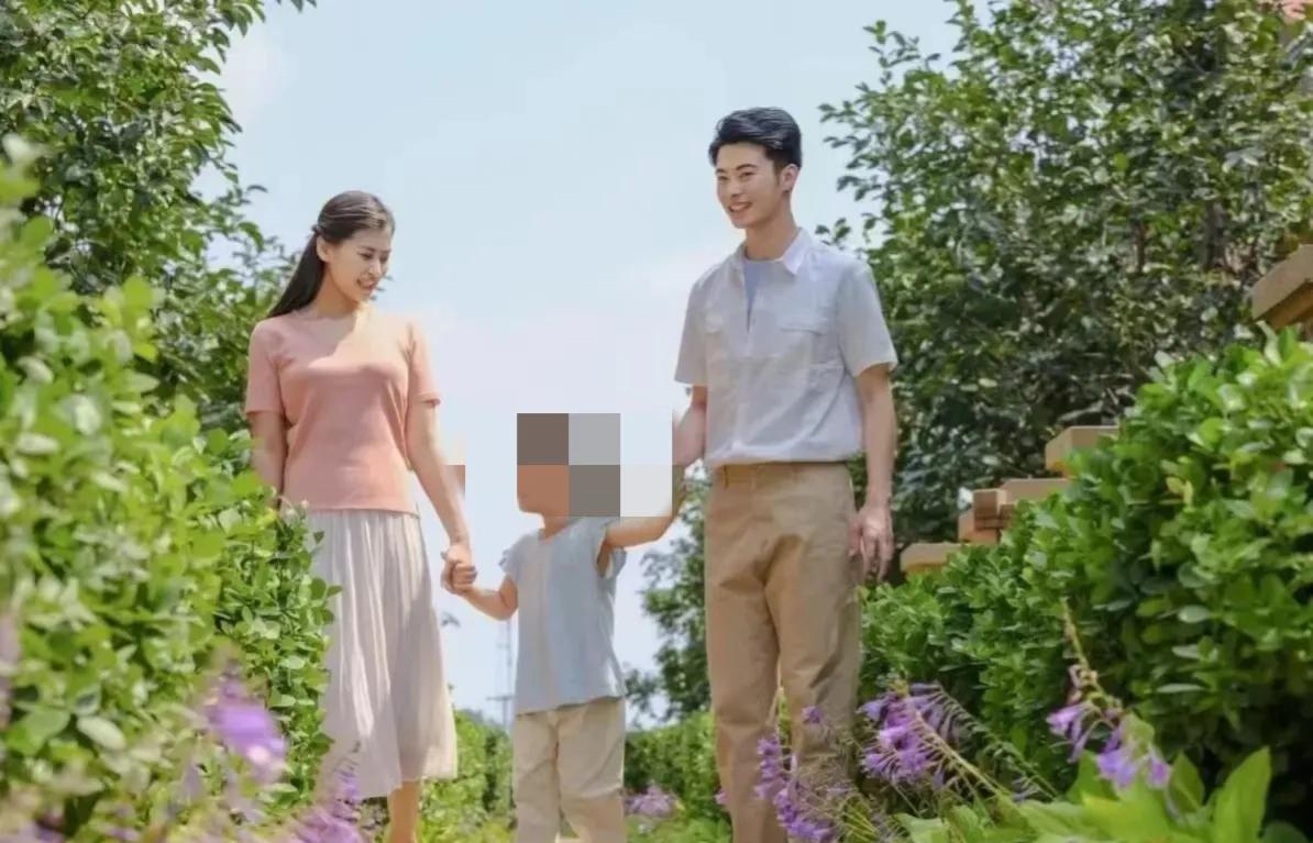 上海，一女子退休了，每月的退休金就高达4000多元，但却要求儿子每月支付3000