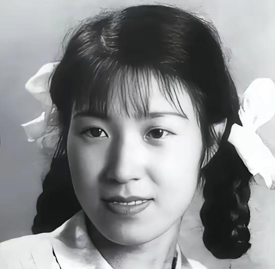 [月亮]1956年，李玉琴到看守所探望溥仪，管理员考虑到两人14年没同房，破例让