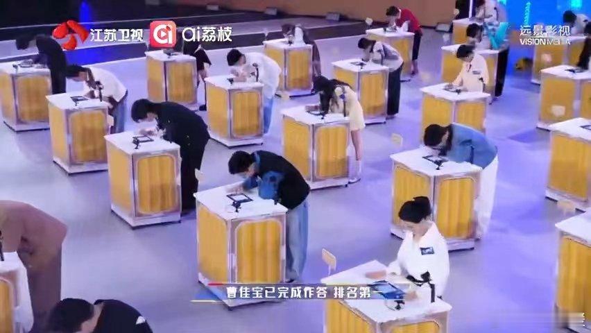 脑综新人两分钟打败五个脑王《最强大脑》抢分赛玩大了，五位脑王集体下场。曹佳宝在高