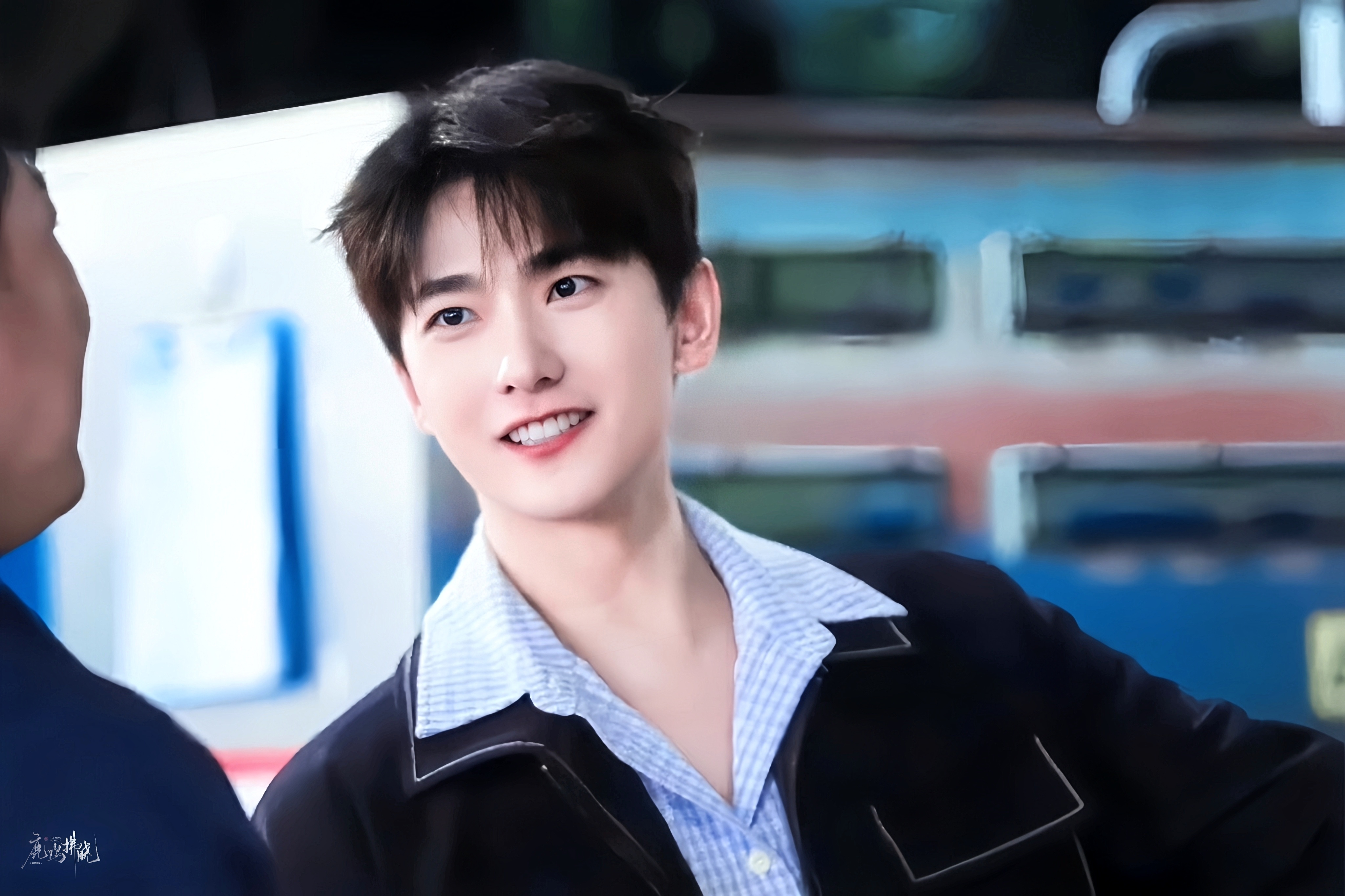 人民日报📷｜截修.清秋上国路，白皙少年人。喜欢杨洋沉淀的这一身书卷气。----