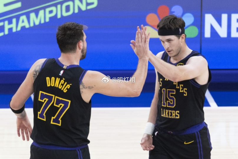 近日，NBA名宿巴克利在名嘴比尔·西蒙斯的节目中谈到了湖人。巴克利表示：“我真的