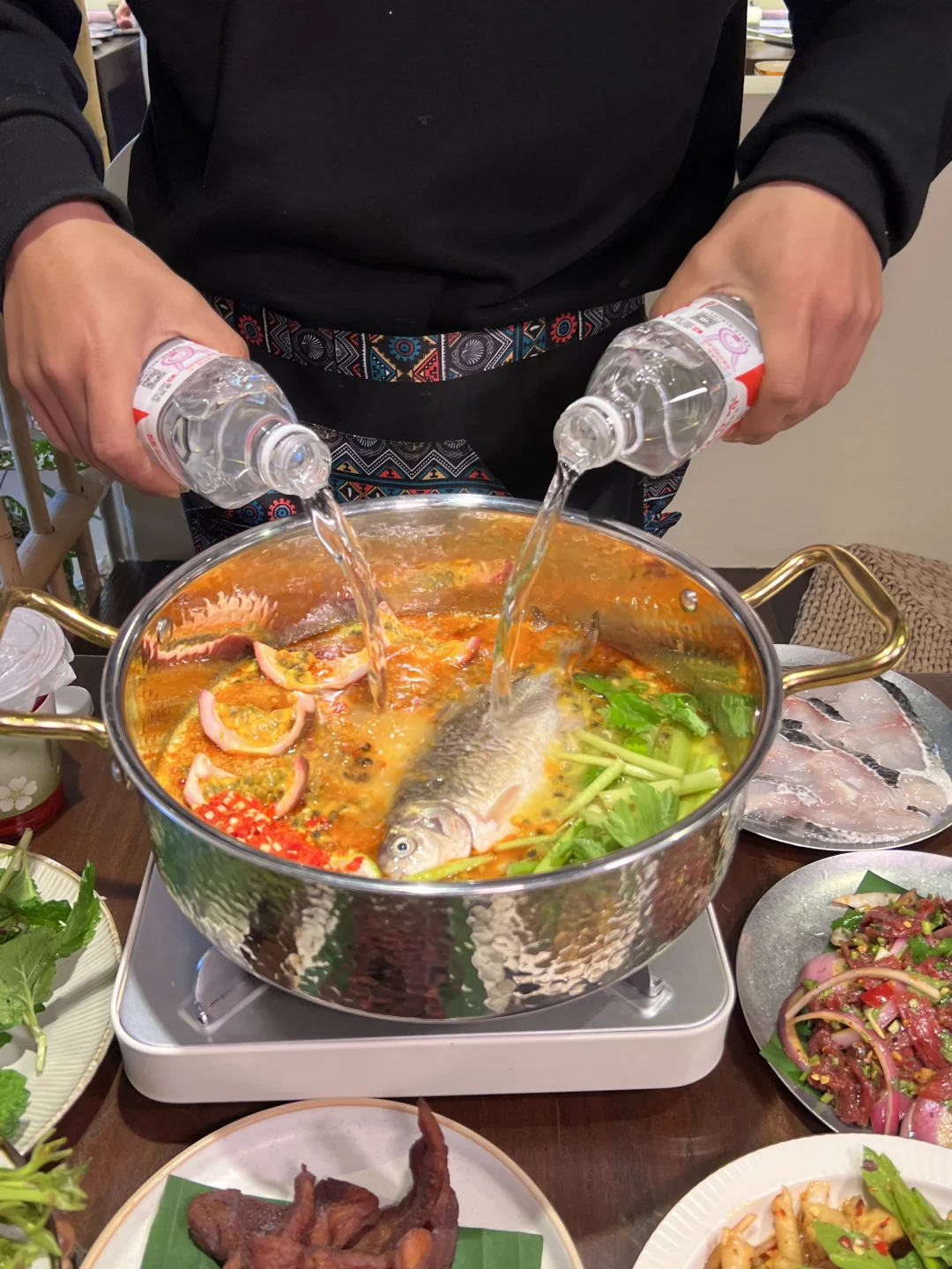 百香果酸汤火锅！成都真的有了….