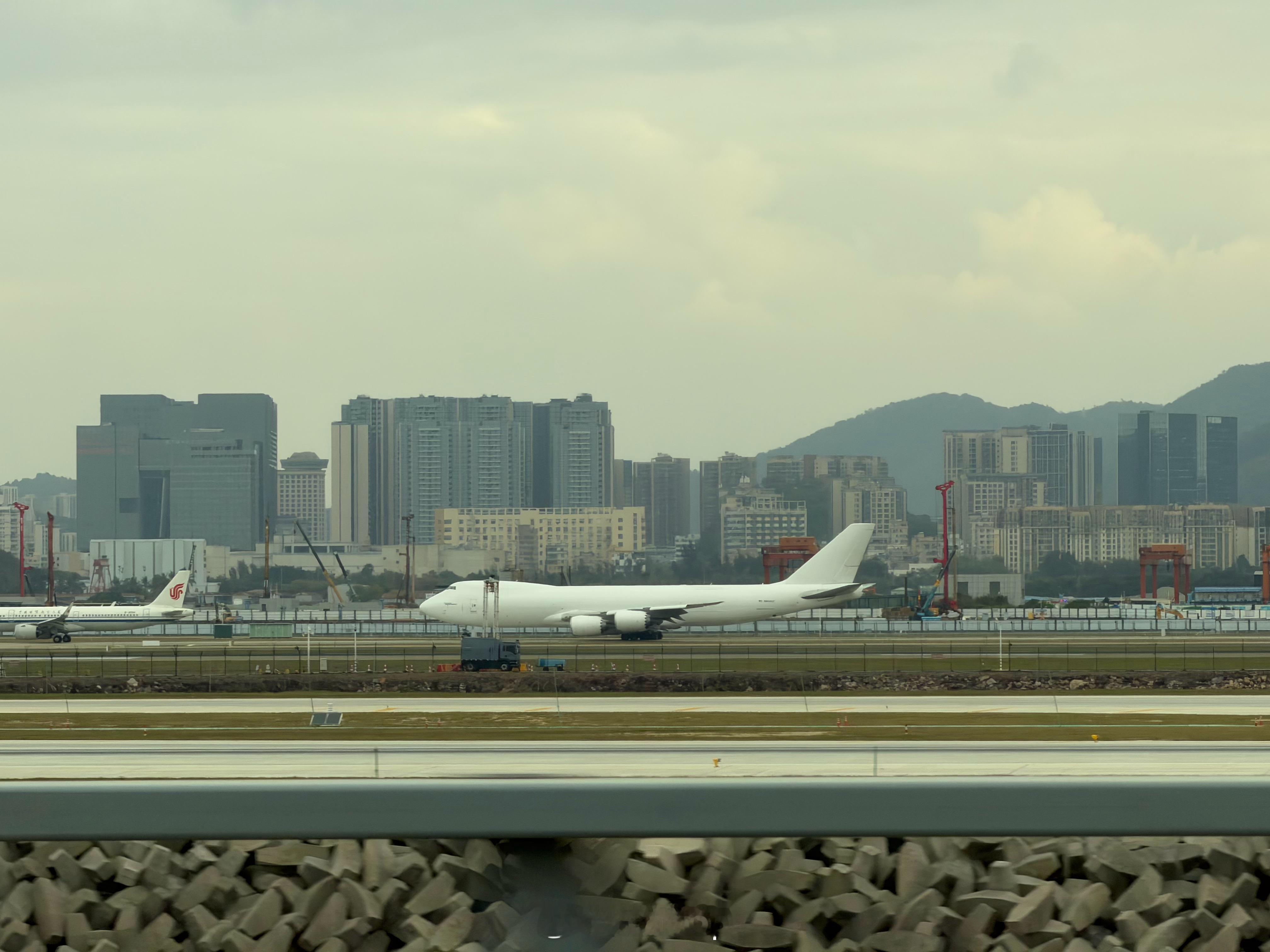 这是谁家的飞机，又大又白