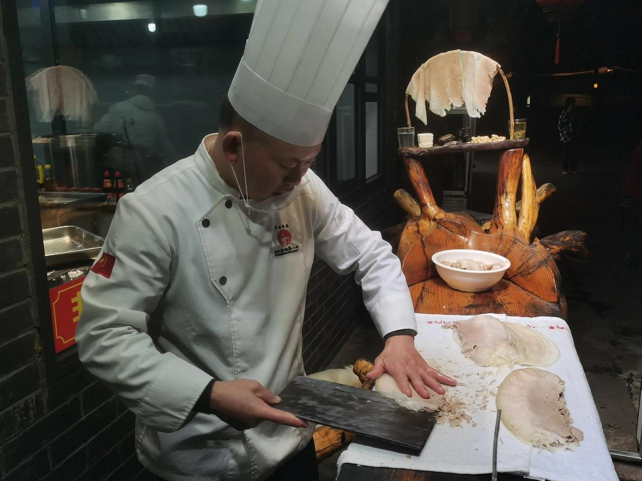 李庄行
去李庄不只是想尝尝薄如蝉翼的蒜泥白肉。主要还是因为林徽因在李庄住过。
