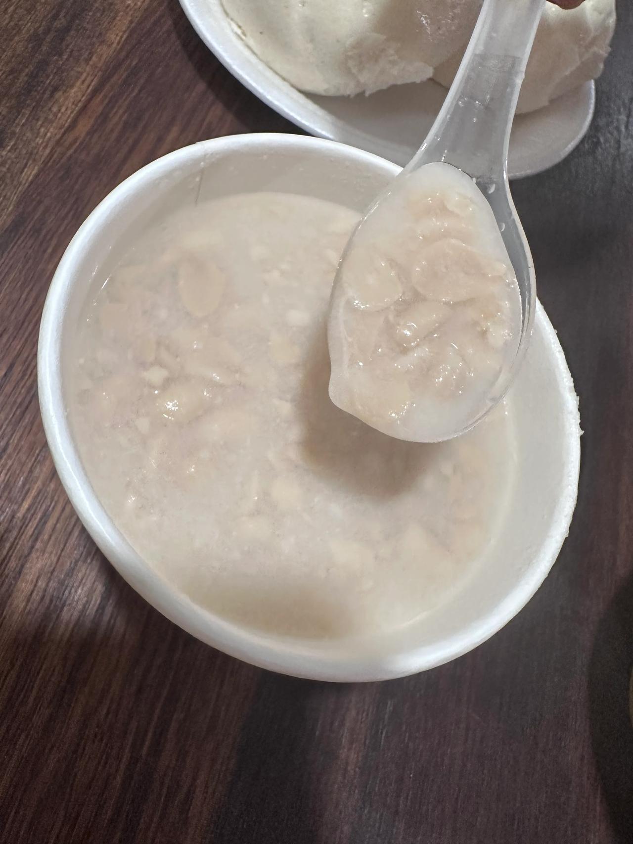来厦门中山路逛街吃美食！在中山路吃了黄则和花生汤，和沙茶面、米线糊…厦门美食 厦