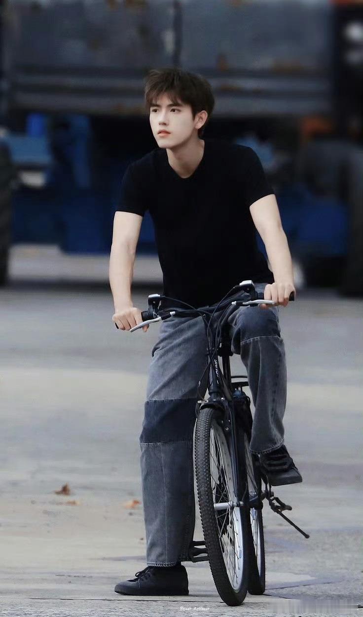 陈飞宇 ：我骑车，我有话说~陈飞宇: 已经驯服自行车～