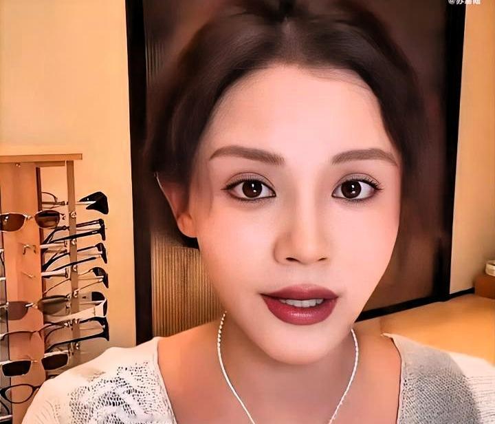 洪潇力挺虞书欣，娱乐圈还有这号人？直播拍胸脯夸人，打了多少塑料姐妹的脸！
 
咱