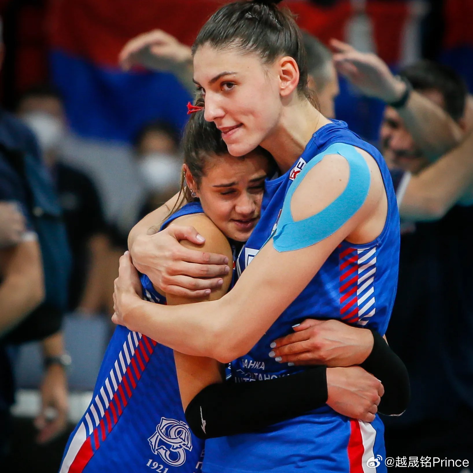 —— 如果我们回到你刚加入维祖拉的时候……你当时14岁，蒂亚娜16、17岁。你当