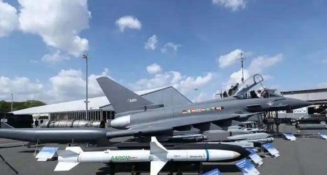 中美俄近五年武器出口差距大：美占全球43%，俄就7.8%，中国呢


这份报告显