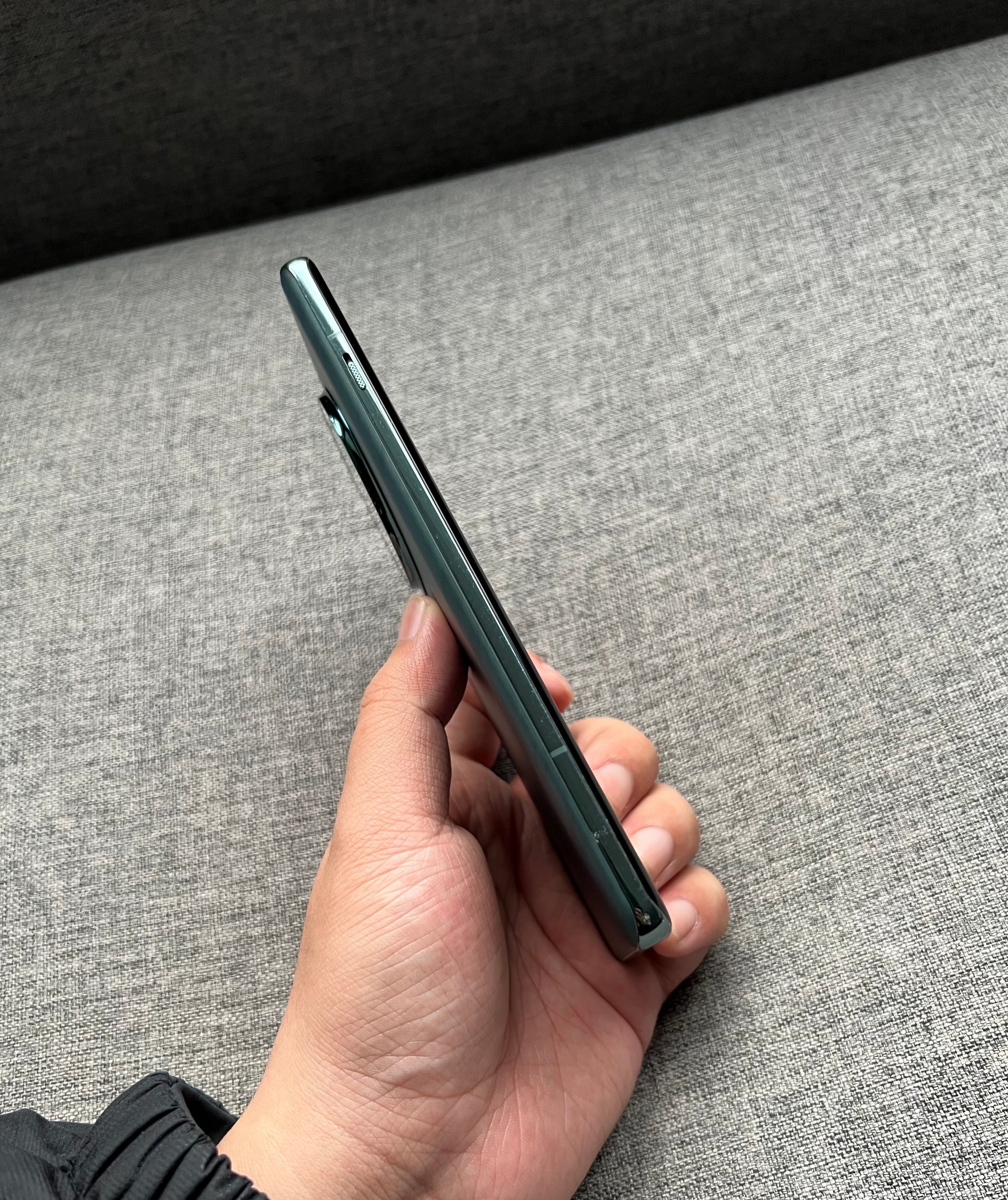 一加12 16+512G 绿色，屏幕小划痕，外壳划痕磕碰，电池效率84，单机，店