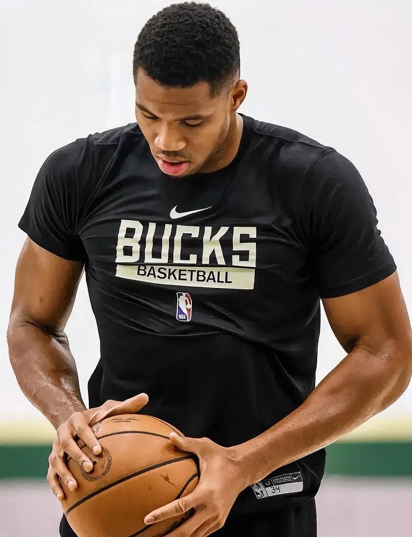 不吹不黑，NBA新赛季即战力排名前十的球员是以下这10位，詹姆斯虽然年近40，但
