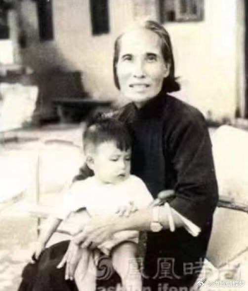 1949年，湖南当地大户马家在土改运动中遭到批斗，连续4次公审，惨遭折磨。后来，