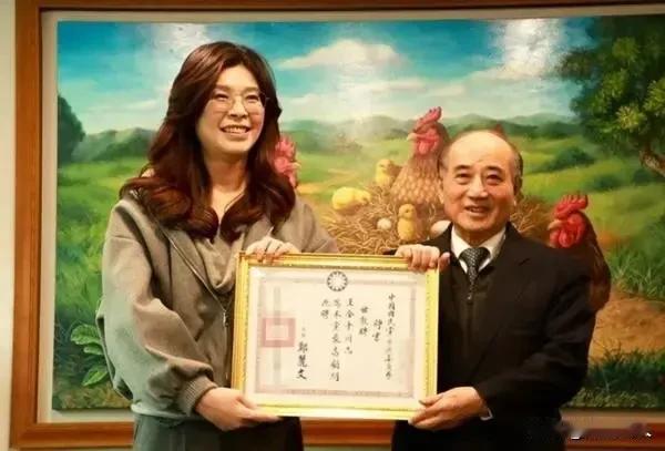 太离谱！选战还没打完就先逼宫，尹乃菁这套甩锅剧本，实在让人看不下去
 
九合一选
