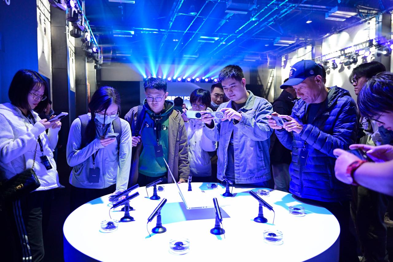 距离3月18日荣耀北京发布会尚有几日，荣耀笔记本AI PC技术已备受瞩目。

昨