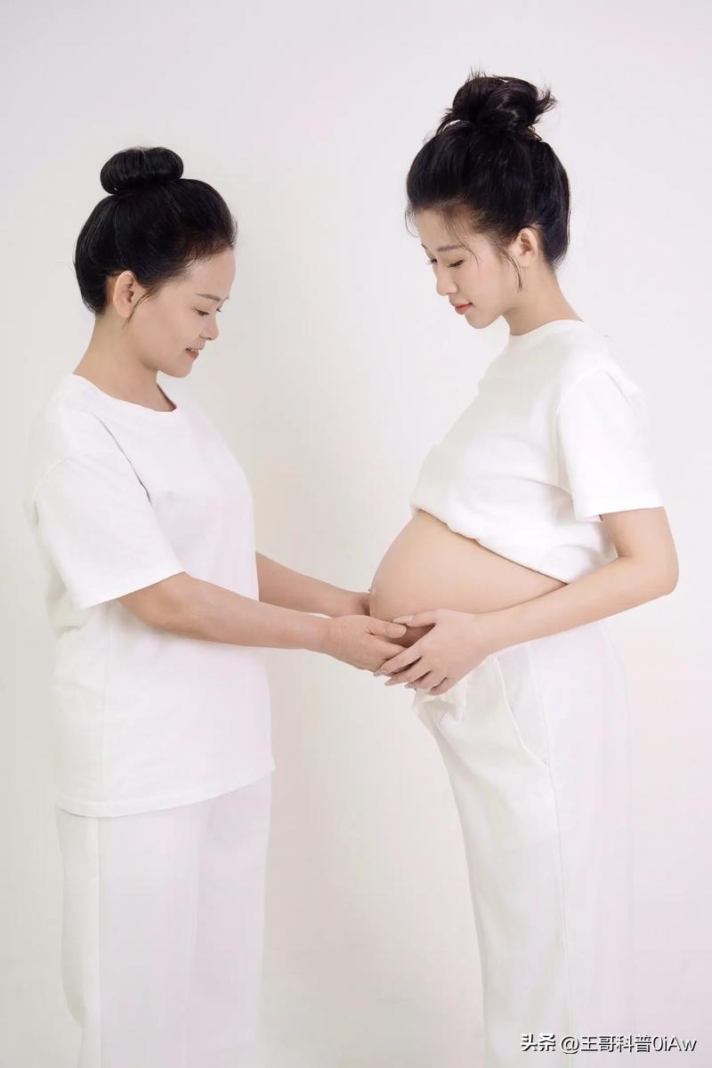如果母女俩同时怀孕,是尬还是喜? 母女俩同时怀孕，这情况是尬是喜还真不好说。有个