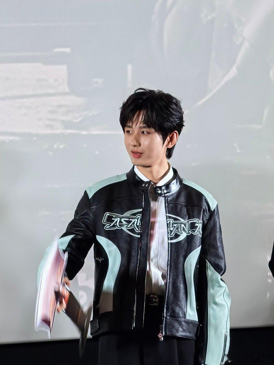 成毅回应疯狂的谢淮安成毅：人物不是非黑即白！懂了，这就蹲谢淮安的后续疯批剧情 