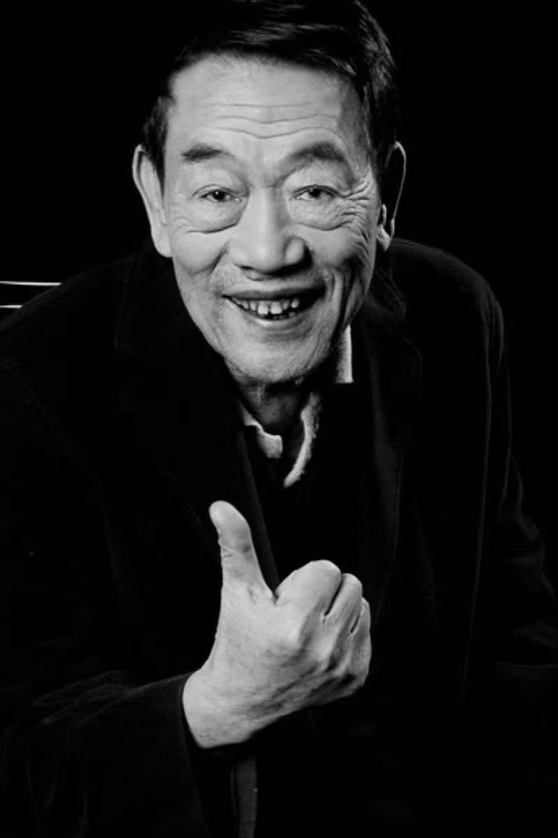 #杨少华去世# 今天下午，记者从相声演员、天津知名相声主持人小佀老师处获悉，相声