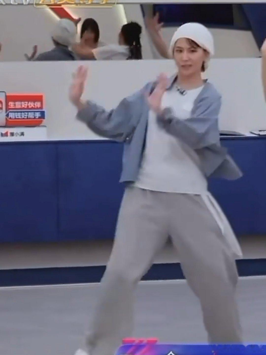 曾沛慈 毛巾包头我服了哈哈哈哈哈台北秒变陕北，感觉下一秒就要唱民歌了 