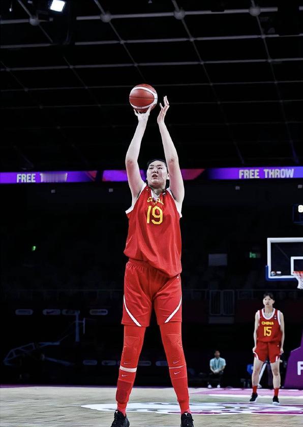 今晚7点，合肥少荃体育中心，中国女篮迎战国际联队！

2米01的“女版奥尼尔”刘