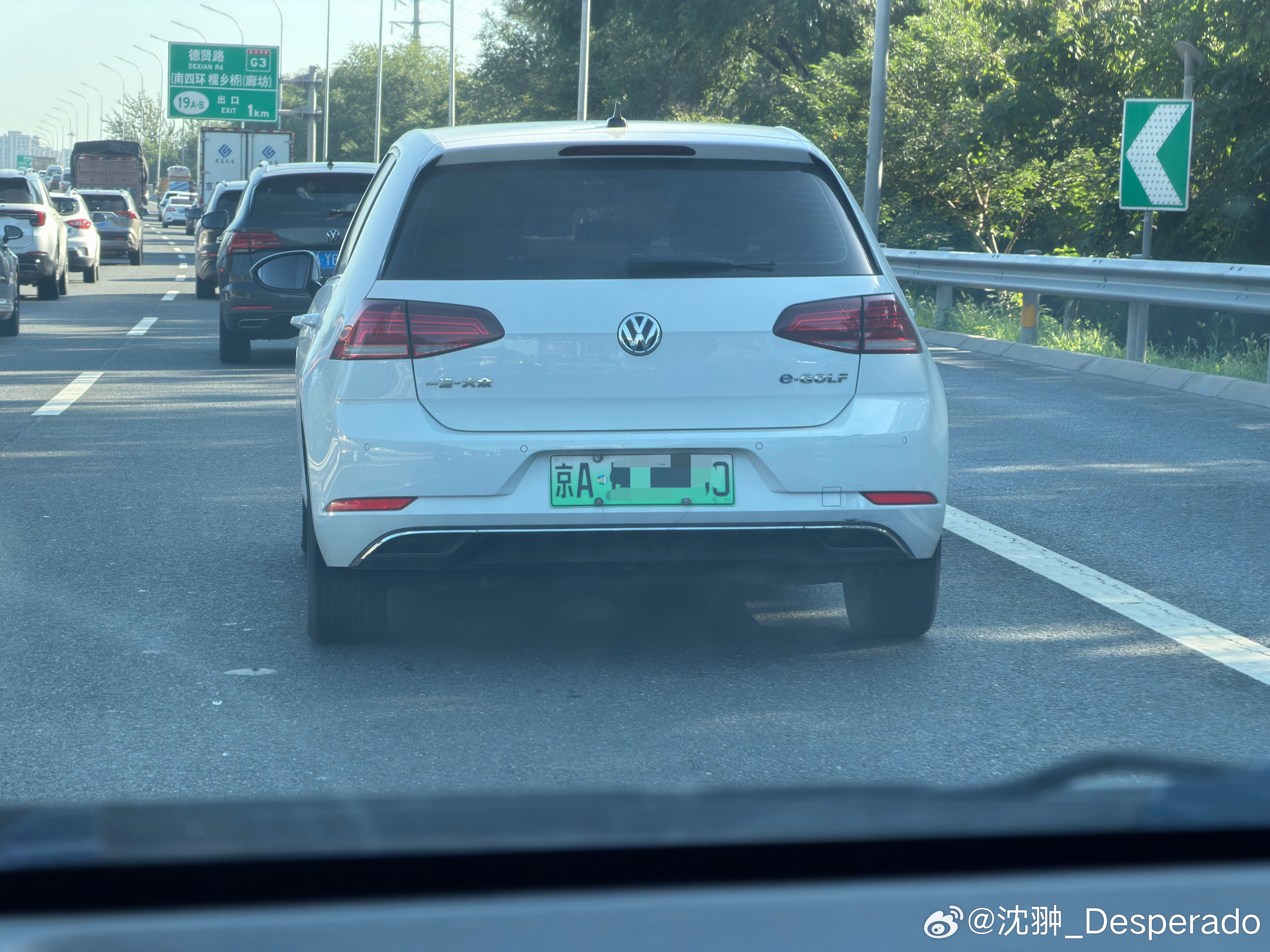 你也算是北京路上众多新能源车中最清新脱俗的那个了。 北京