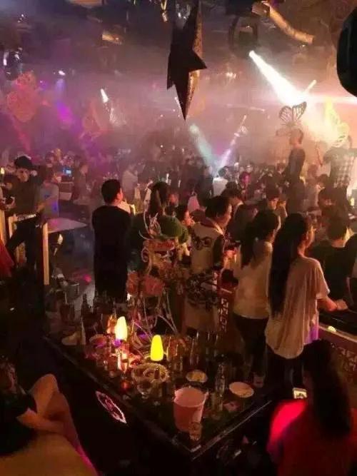 #庆哥评论# 我常常奉劝有些台湾人，在大陆谈政治就跟喝酒一样，既然说自己不会喝酒