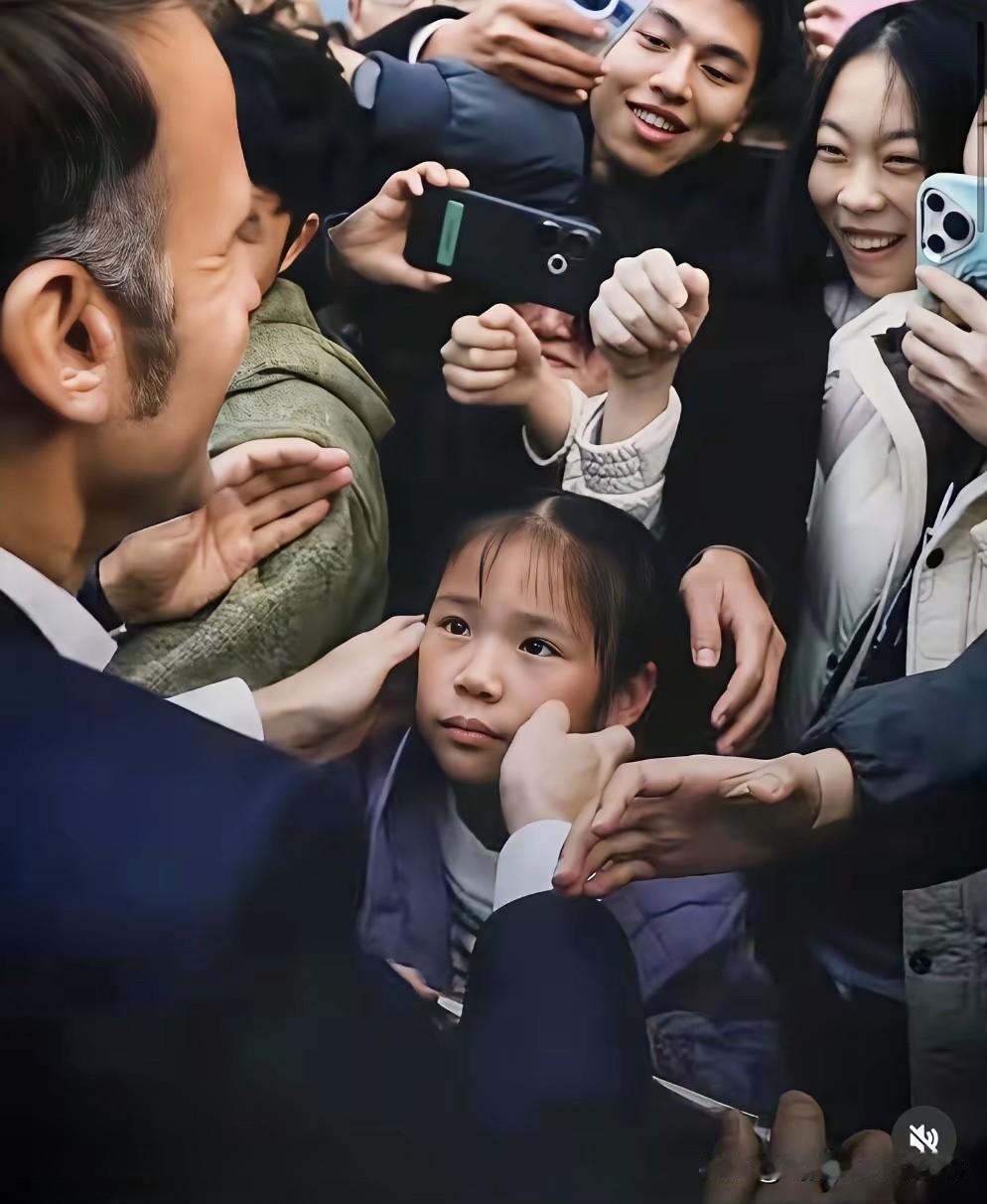 马克龙在中国拿到了他想拿到的东西，但是他还想让东大对俄施压，满足泽连斯基“体面退