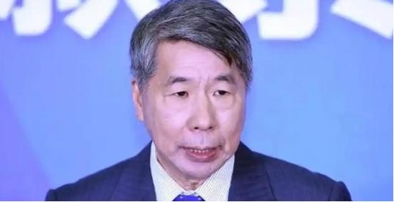 台媒有个明白人张亚中，中国很多人都没想到的，他却想到了，他说：大陆军演到底是冲着