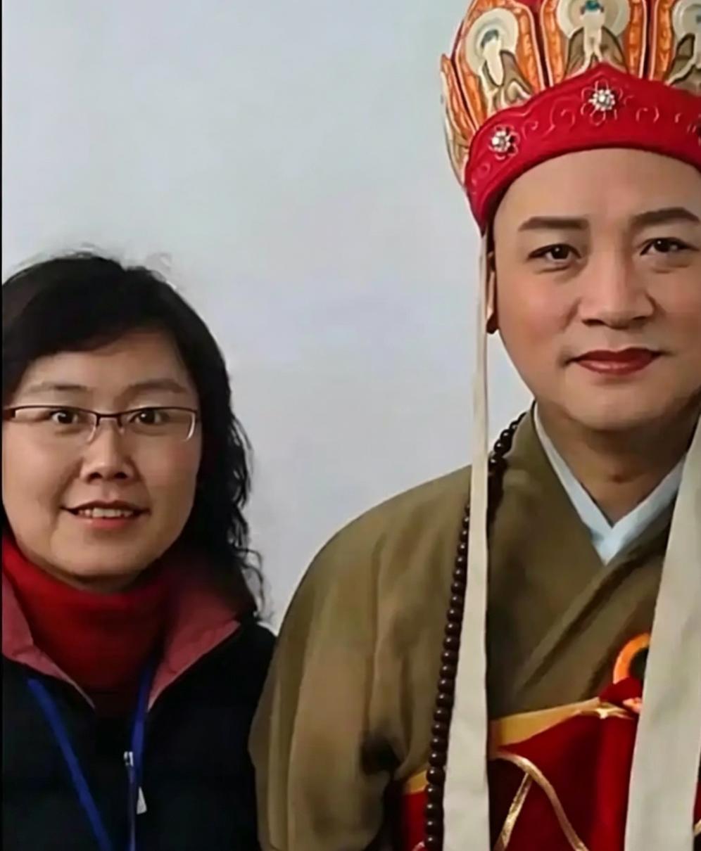 1990年，陈丽华主动向“唐僧”迟重瑞求婚说：“只有登记结婚，才能堵住谣言，给你