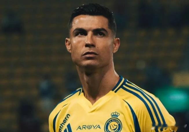 据记者本-雅各布斯的消息，C罗预计将在2027年夏天离开利雅得胜利，并不排除就此