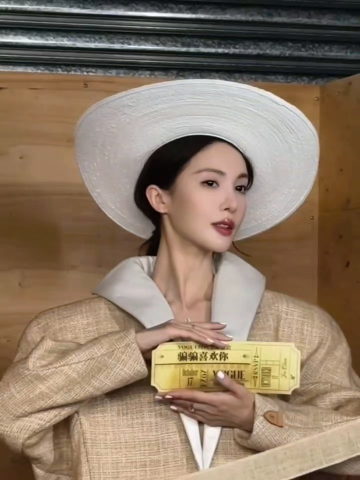 金晨 520告白时刻｜金晨俏皮出镜~以灵动姿态解锁《骗骗喜欢你》~浪漫与反转，都