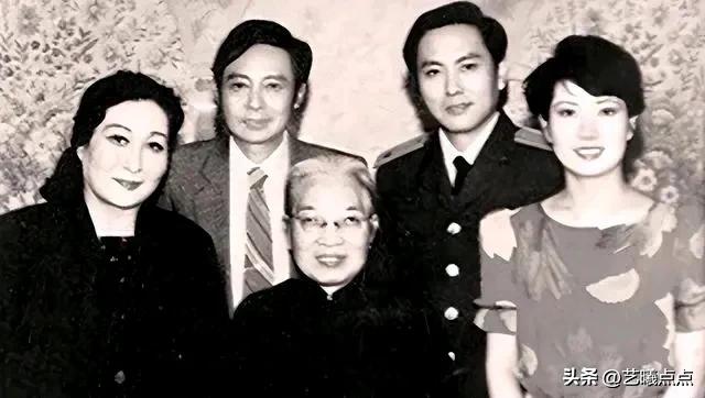 1985年，北京电视剧制作中心录制的28集《四世同堂》，在中央电视台播出，引发了