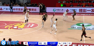亚当斯越战越勇，突破专门找韩德君漏洞，深圳队外援不差于辽宁，他不骗犯规


亚当