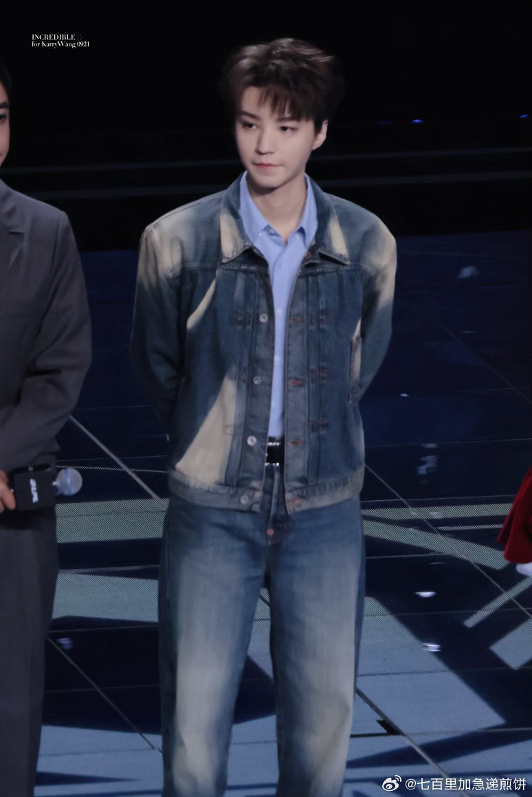 王俊凯今天英雄联盟表演赛，新的电竞文男主已经出现 ​​​