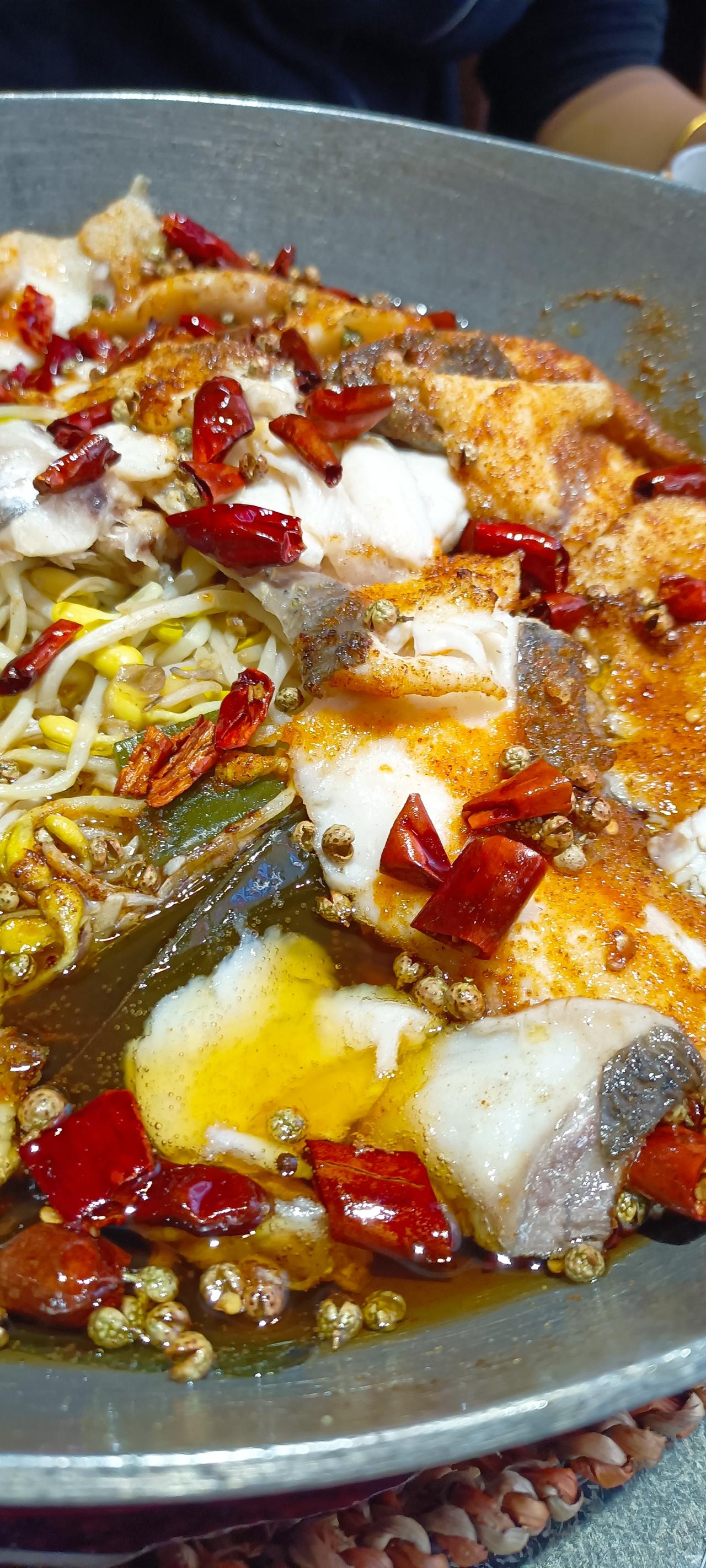 带娃的一天，身体差点没累毁！
我看了一下朋友圈的微信运动，唉呀妈呀，冠军，两万两