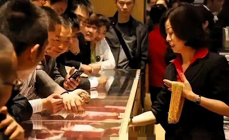 谁能想到？金价涨上天，金店却倒一片！

说真的，金店老板怕是全中国最怕金子涨价的
