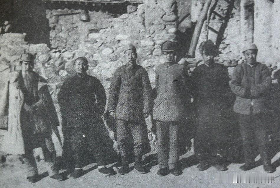 1944年，晋察冀边区参议会副议长于力（董鲁安）与阎力宣、安宅仁、陈一凡等议员，