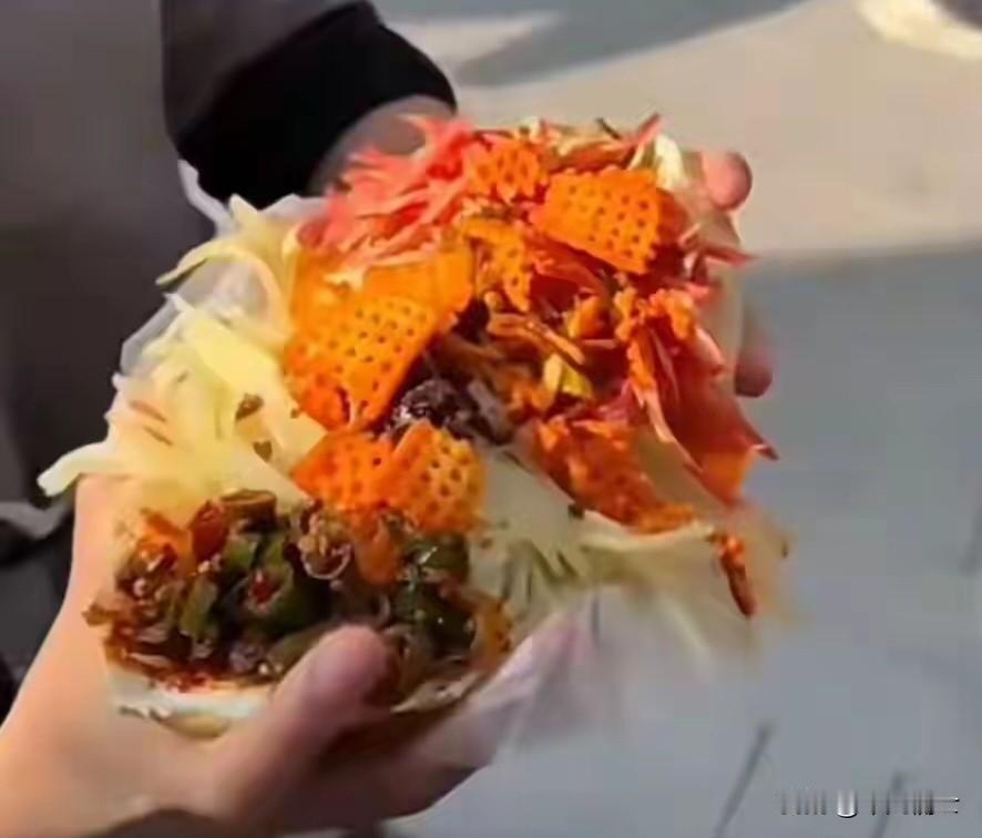 这些在西安办的比赛大家肯定都很稀奇！刚结束了菜夹馍大赛，紧接着嗑瓜子大赛、喝奶大