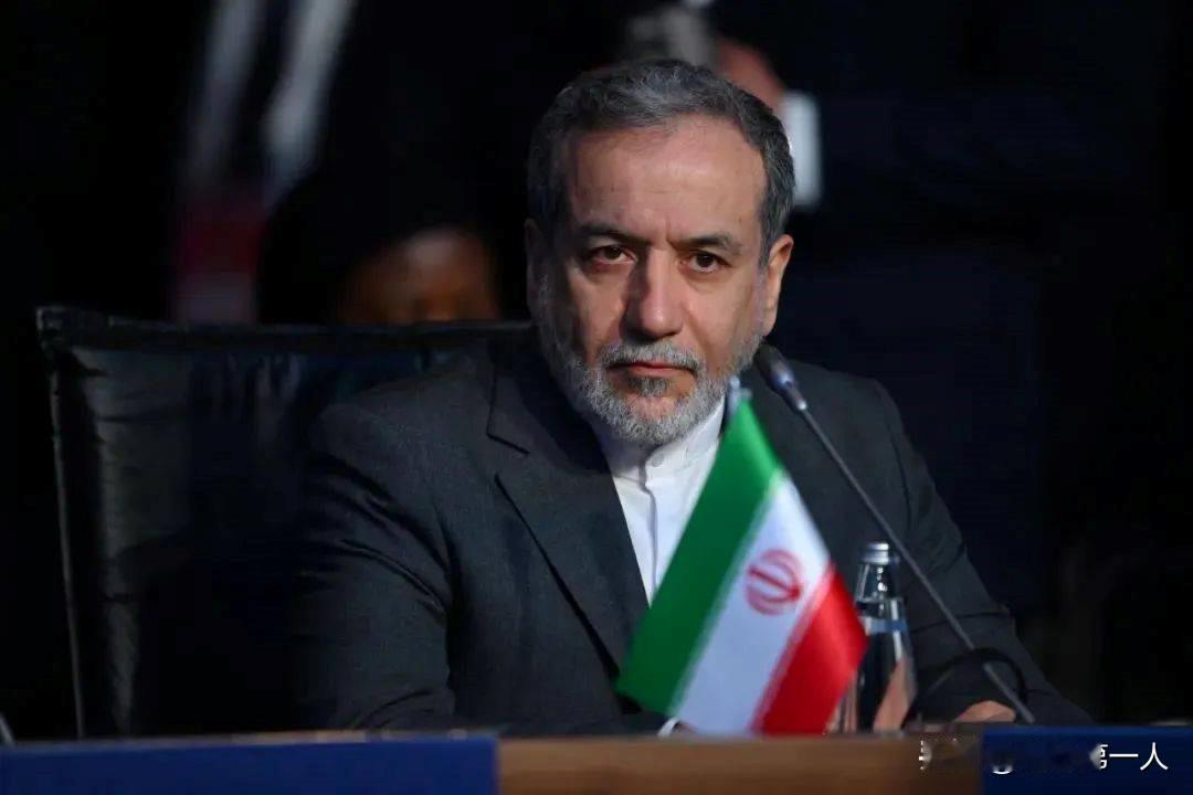 停火还剩最后一天，美国一边派代表谈判，一边海军陆战队登上伊朗商船开炮拿人，伊朗武