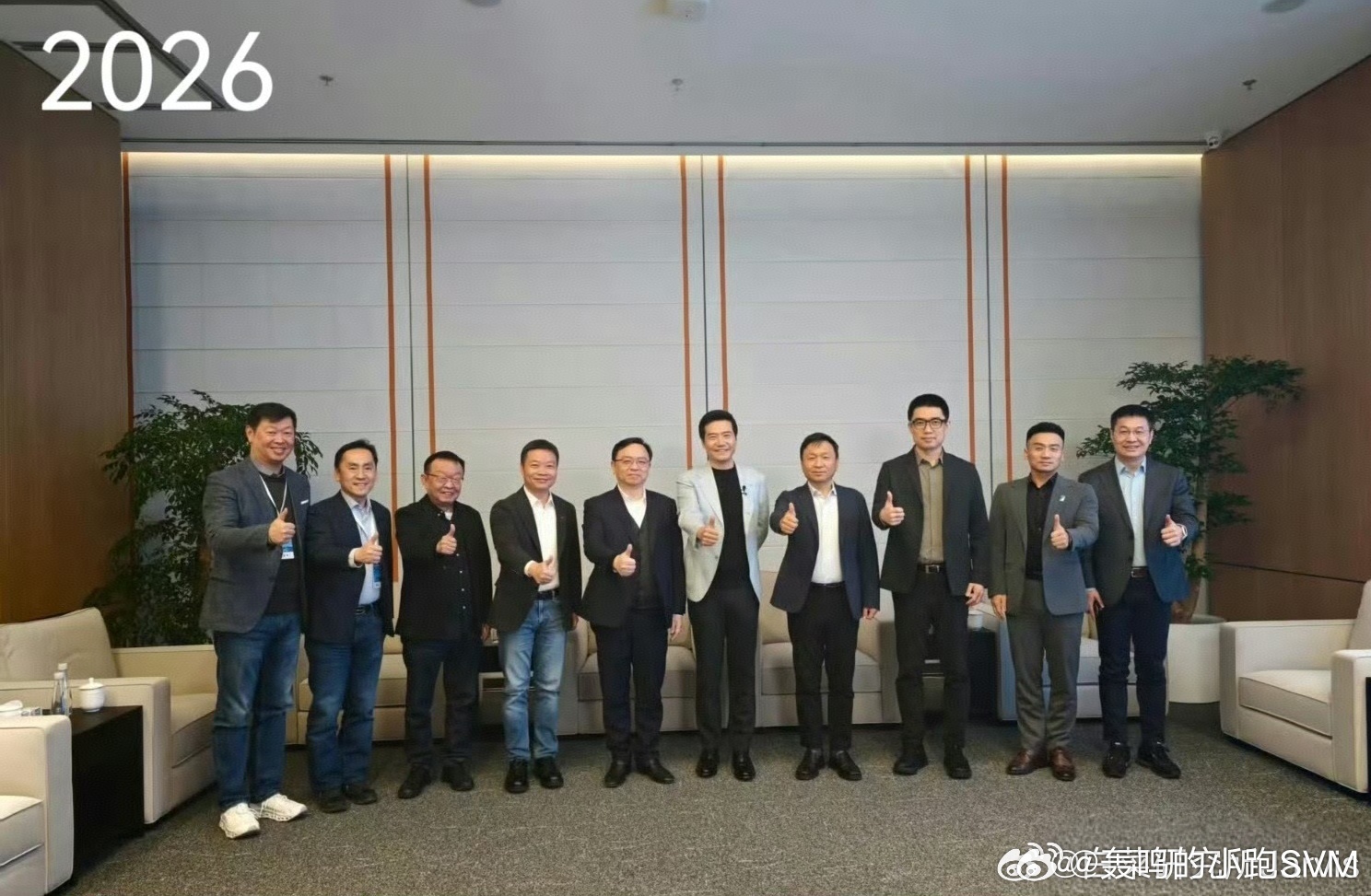 小米新一代SU7今日发布 大佬的朋友圈还是有点牛逼！ 