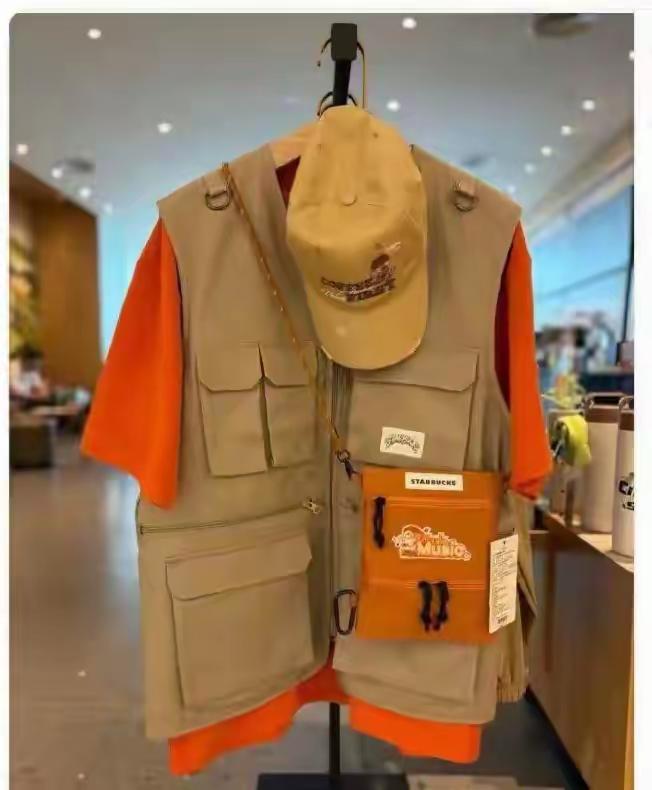 开始卖衣服了？
399块一件的马甲，谁给的勇气？
我真是没想到。
星巴克，卖咖啡