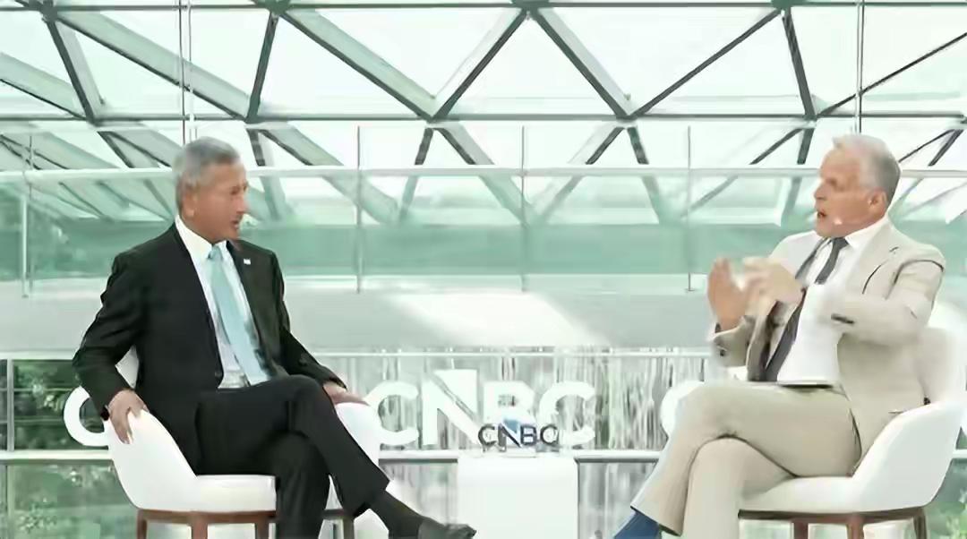 新加坡外长维文在美国电视节目中表示，在中美之间，新加坡不会选边站，将采取符合自身