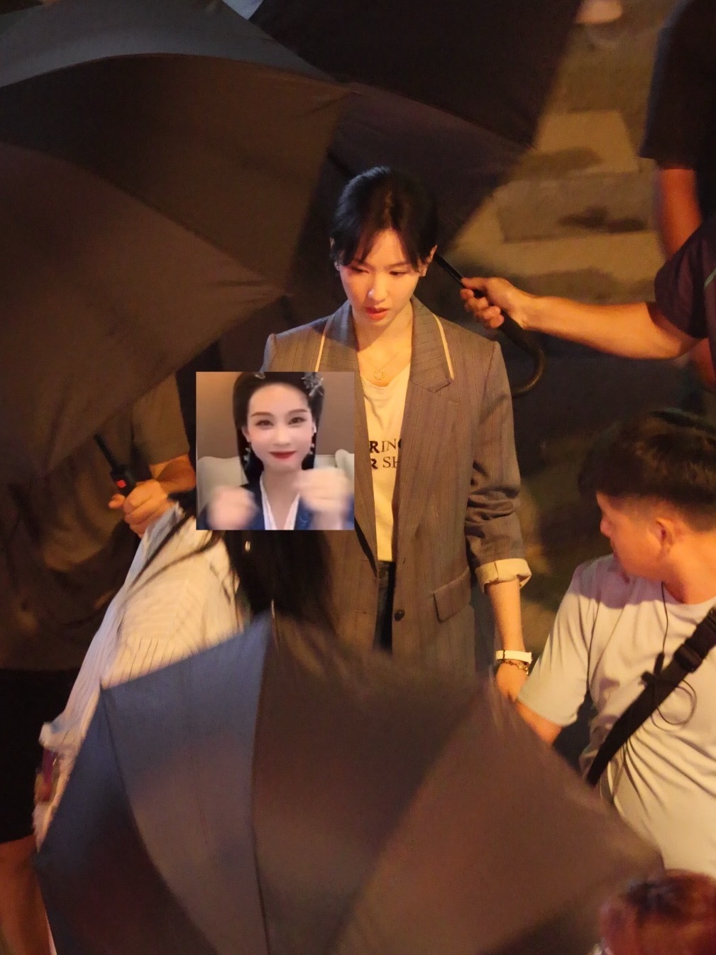 陈都灵余九琪今天第二套 好干练的小九