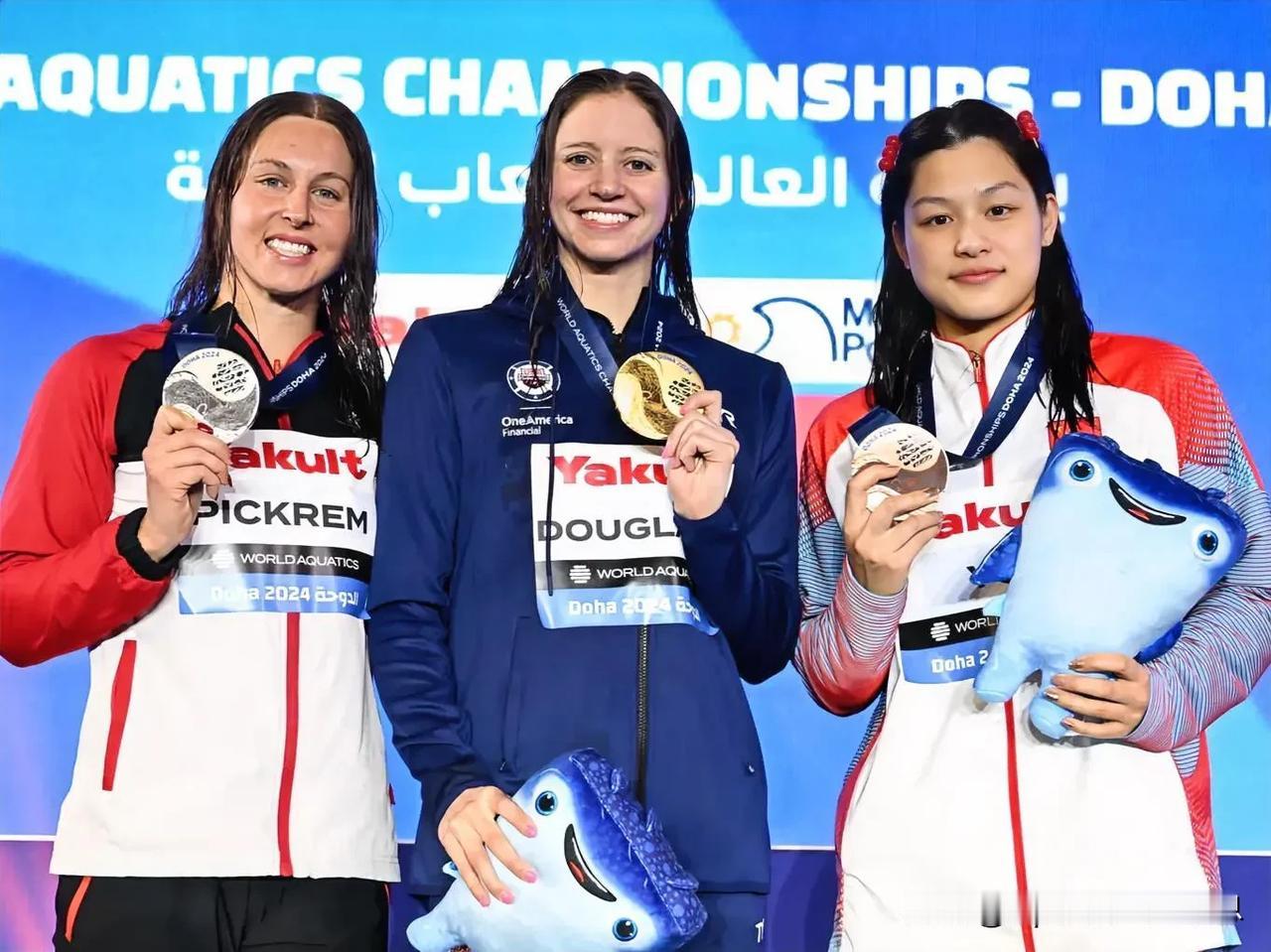 2024世界泳联世锦赛游泳项目北京时间2月13日凌晨决出四枚金牌，余依婷女子20