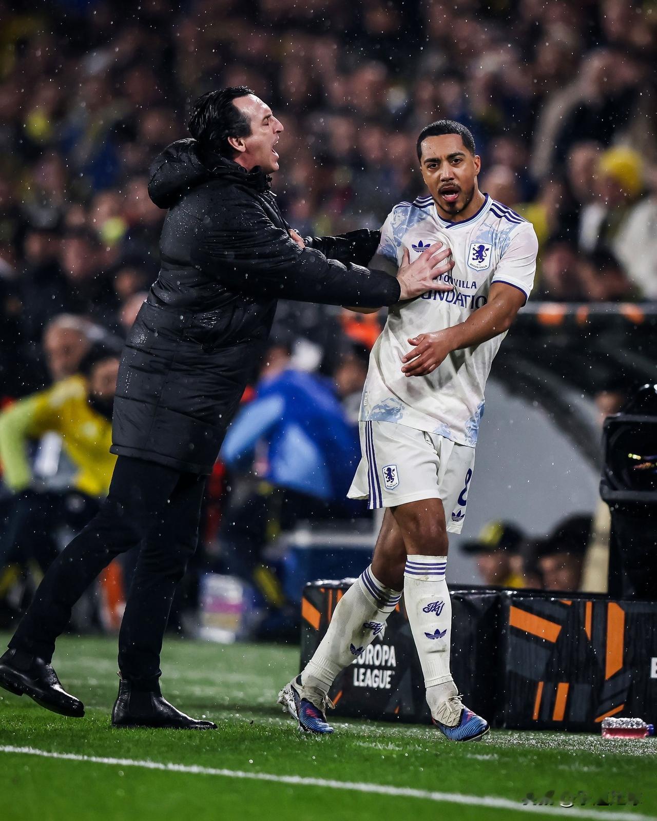 欧联杯小组赛，阿斯顿维拉客场1:0费内巴切，桑乔首发踢了75分钟。在维拉的首球终