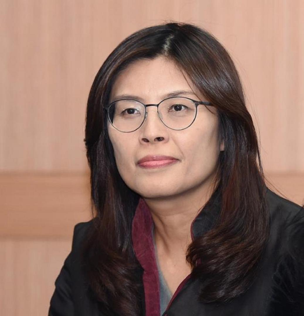 突破34年禁忌！郑丽文祭拜先烈，民众喊出两岸心声。
 
家人们，这波名场面直接破