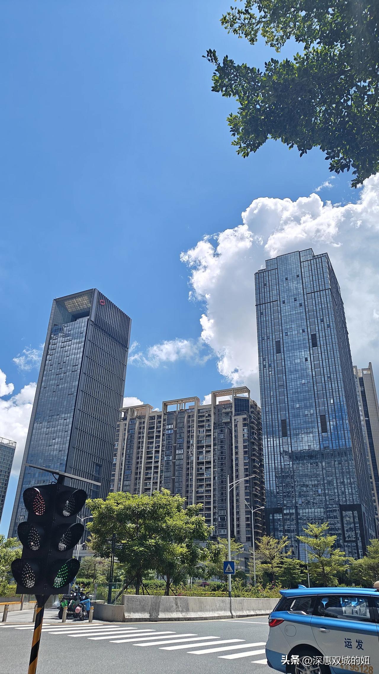 没想到，老公的公司也开始裁员了。
今天老公告诉我，他们公司早上有个震惊的消息就是